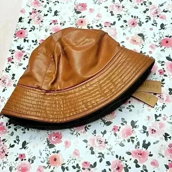 Steve Madden Reversible Bucket Hat - Picture 5 of 5